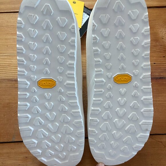 Arc'teryx Women's Kragg Insulated Shoe - Picture 2 of 5